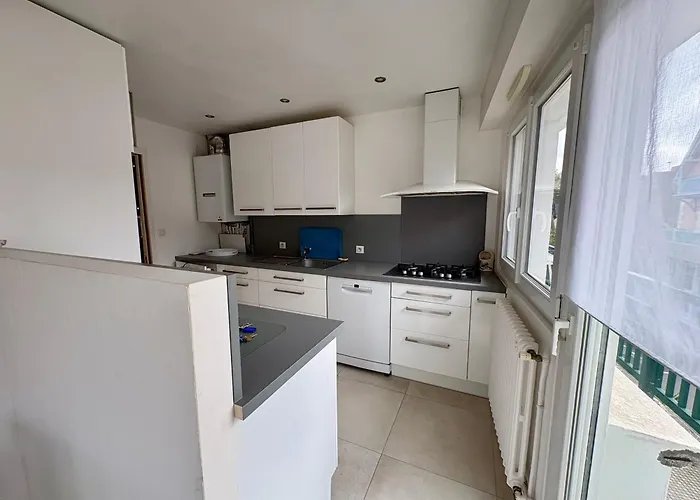 Hyper Centre Parking 3 Gare&plage A Pied *